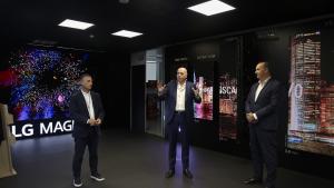 La Comunidad de Madrid y LG Electronics exploran el potencial de la IA en las plataformas de comunicación con los ciudadanos El consejero López-Valverde en el Centro de Innovación de LG Electronics