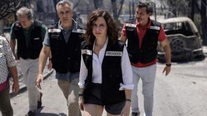 La presidenta Isabel Díaz Ayuso en la urbanización El Encinar del Alberche de Villa del Prado