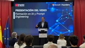 López-Valverde presenta una campaña para incentivar a que los jóvenes se formen durante los meses de verano en el uso de la Inteligencia Artificial El consejero Miguel López-Valverde durante la presentación de la campaña para incentivar a que los jóvenes se formen durante los meses de verano en el uso de la Inteligencia Artificial