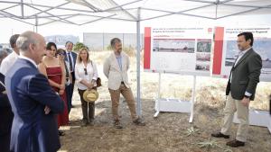 La Comunidad de Madrid invierte cerca de 3 millones de euros en la nueva sede de la Mancomunidad de la Sierra Norte que dará servicio a 42 municipios El consejero García Martín en su visita a la localidad de Lozoyuela