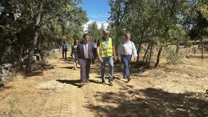 El viceconsejero de Presidencia y Administración Local en las obras del puente de la Navata sobre el río Guadarrama en Galapagar