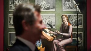 La Comunidad de Madrid regresa a La Movida con una exposición en la Sala Alcalá 31 que incluye obras de Ouka Leele, Ceesepe o Costus El consejero De Paco Serrano en la inauguración de La Movida