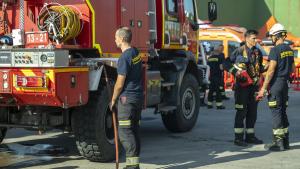 Bomberos en incendio