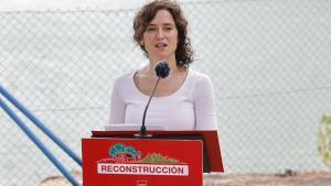 Díaz Ayuso visita el pantano de San Juan La presidenta Isabel Díaz Ayuso durante la visita para conocer los daños ocasionados por los incendios en la Sierra Oeste que afectaron a su área recreativa Virgen de la Nueva