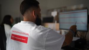 La Comunidad de Madrid atendió a 1.328 personas a través del Servicio de Emergencia Social durante el incendio de la Sierra Oeste La consejera Ana Dávila en las instalaciones del Servicio de Emergencia Social