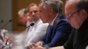 El consejero Novillo presidiendo el Consejo de Administración del Centro de Asuntos Taurinos