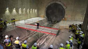 El consejero Rodrigo en la estación de Metro de Palos de la Frontera