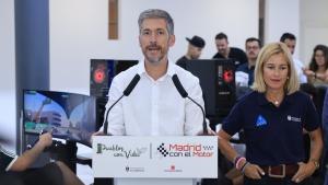 El consejero García Martín en un simulador desarrollado por el equipo MAD Fórmula de la Universidad Carlos III