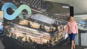 La consejera Albert en el acto de colocación de la primera piedra del complejo de Siemens