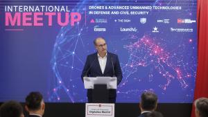 El consejero Miguel López-Valverde durante el Encuentro Internacional: Drones y Tecnologías Avanzadas no Tripuladas en Defensa y Seguridad Civil en el que participa la Agencia de Ciberseguridad