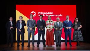 Novillo y de Paco Serrano participan en la entrega de los XXIV Premios Taurinos concedidos por Telemadrid Los consejeros Carlos Novillo y Mariano de Paco Serrano durante la entrega de los XXIV Premios Taurinos concedidos por Telemadrid a los triunfadores de la temporada de la pasada primavera en La Plaza de Las Ventas