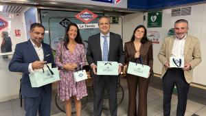 Rodrigo celebra el 107º cumpleaños de Metro de Madrid en colaboración con la bombonería La Pajarita El consejero Jorge Rodrigo durante la celebración en la estación de Ópera del 107º cumpleaños de Metro de Madrid en colaboración con la bombonería La Pajarita
