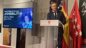 El consejero Novillo en los bajos del tendido 1 de la Plaza de Las Ventas