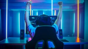 Brazos levantados partida videojuegos