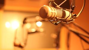 Un micrófono radiofónico