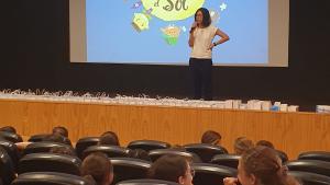 Alumnos en las charlas de protección solar del Hospital Universitario del Tajo en el programa "Convive con el Sol"