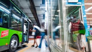 La Comunidad de Madrid actualiza una guía para establecer los objetos que se pueden transportar en los autobuses interurbanos  