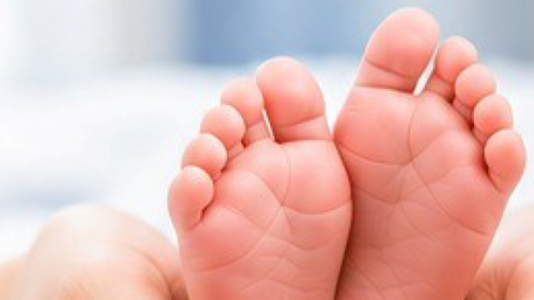 Imagen de pies de un bebé