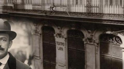Composición propia sobre fotografía de Manuel de Falla, c.1914, Alfonso Ciarán, La ilustración española y americana. (Wikipedia) Composición de imagen de Manuel de Falla, sobre fachada del Teatro Lara
