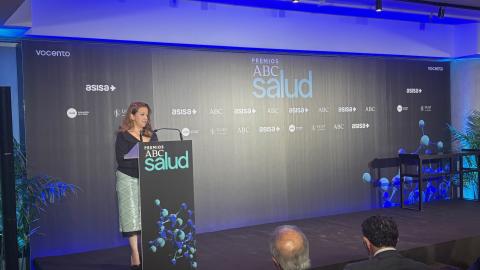La consejera de Sanidad en la entrega de galardones al Hospital Ramón y Cajal y un oncólogo del Hospital público 12 de Octubre