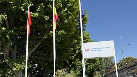 Fachada banderas del Hospital Asociado Universitario Guadarrama