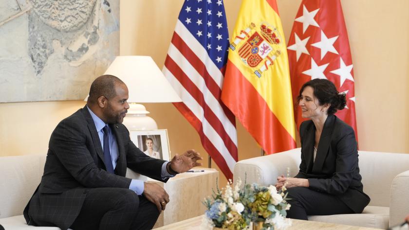 La presidenta Isabel Díaz Ayuso junto al alcalde de Dallas Eric Johnson
