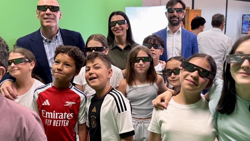 La consejera Mercedes Zarzalejo en una de las actividades por el eclipse total de sol que cruzará la Península Ibérica este verano
