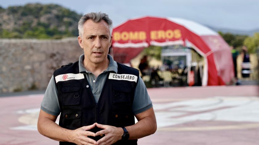 El consejero Carlos Novillo en el puesto de mando del incendio