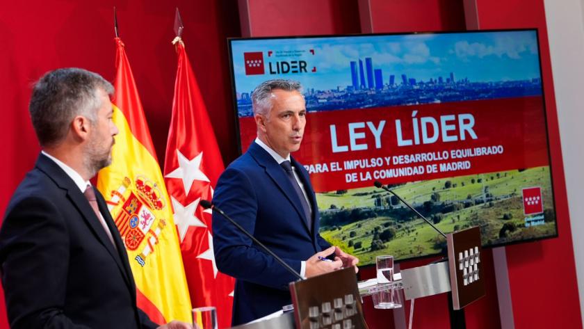 El consejero Carlos Novillo en rueda de prensa