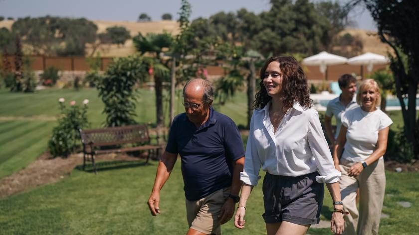 Díaz Ayuso anuncia un millón de euros para retirar arizónicas en viviendas próximas a áreas forestales La presidenta Isabel Díaz Ayuso en Tres Cantos