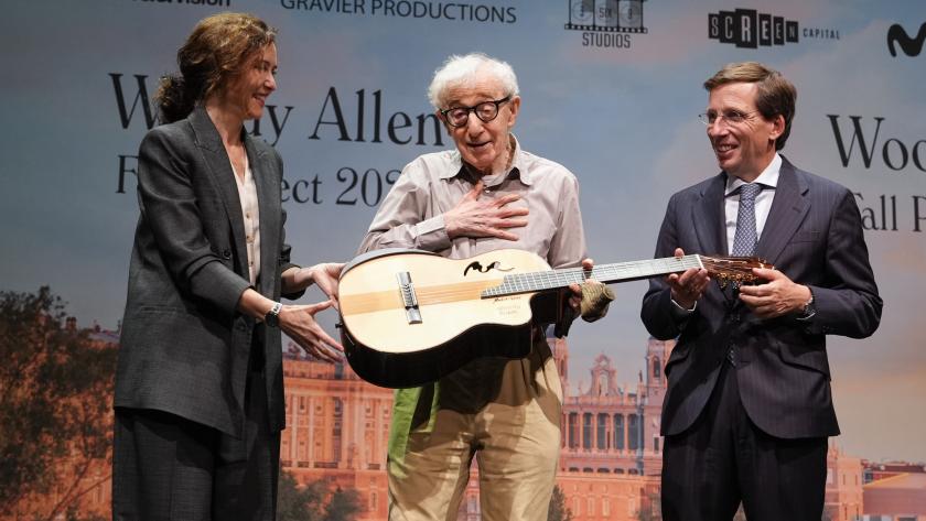 La presidenta Isabel Díaz Ayuso en la bienvenida a Woody Allen
