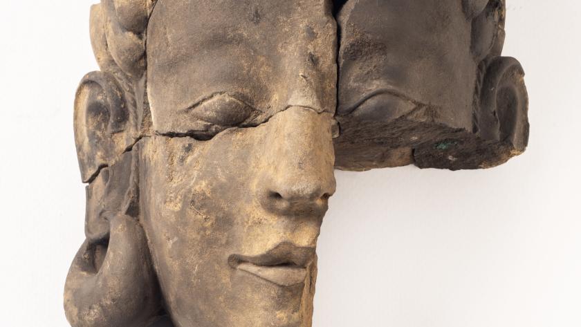 La Comunidad de Madrid incorpora cinco nuevas esculturas de rostros humanos en piedra a la exposición Los últimos días de Tarteso Escultura de rostro humano en piedra aparecida en el yacimiento extremeño de Casas del Turuñuelo