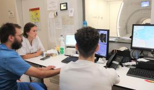 Durante su formación, los alumnos utilizan equipos de procesamiento y adquisición de imagen médica