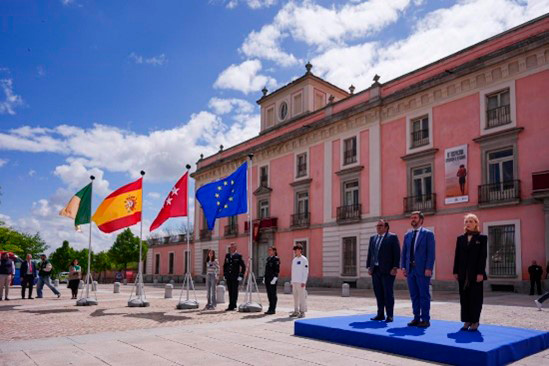 Izado de la bandera de la Unión Europea