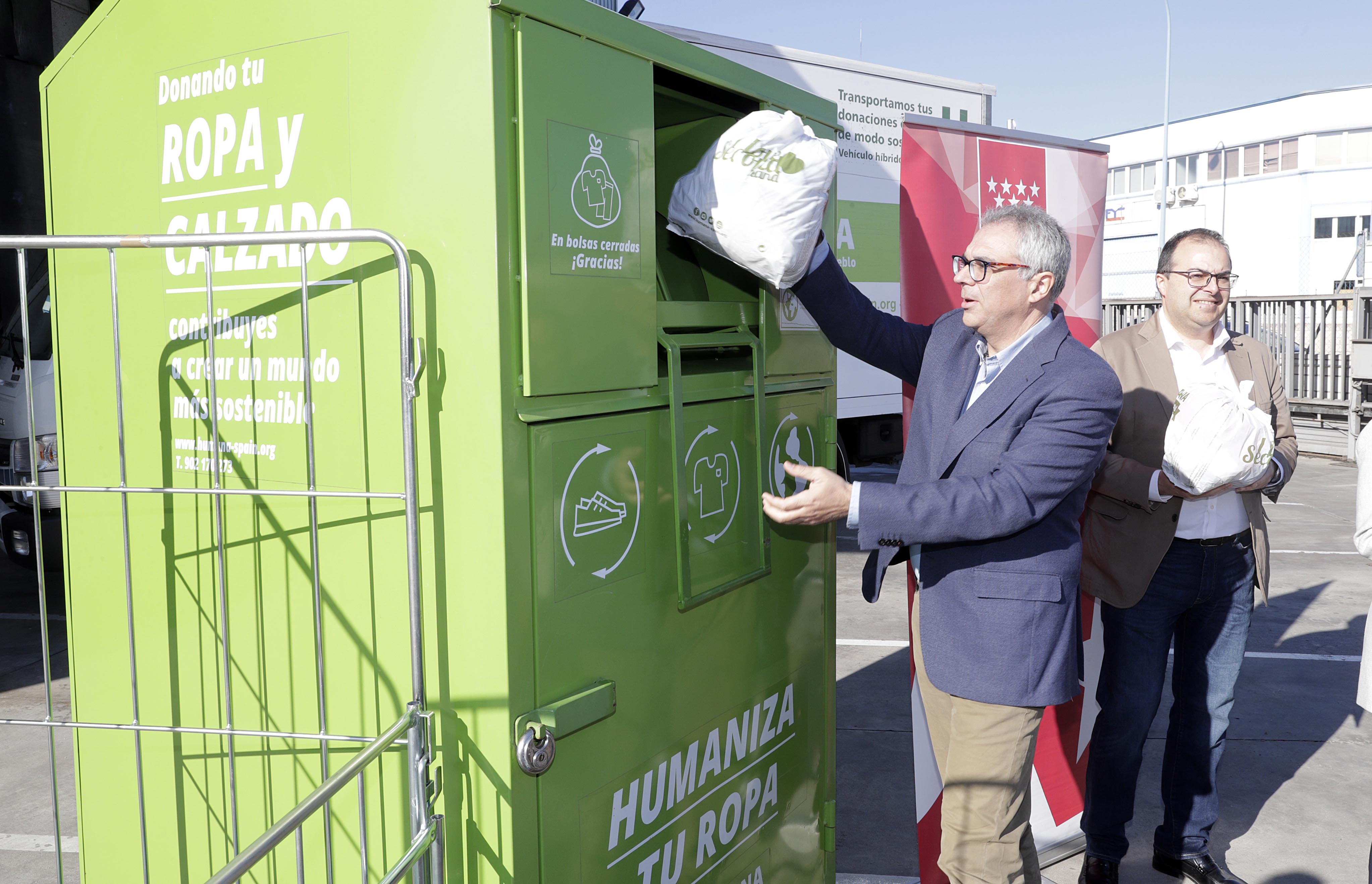 Banco Inmunizar Lijadoras Impulsamos el reciclaje de ropa y artículos textiles para reducir la  contaminación | Comunidad de Madrid
