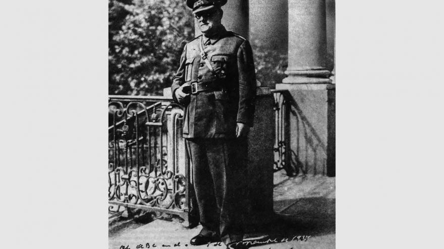 General Miaja on the steps of the Palace of the Dukes of Osuna in El Capricho
