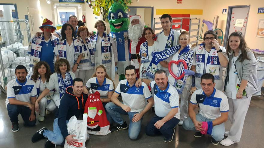 Don Pepino lleva regalos a los pacientes ingresados