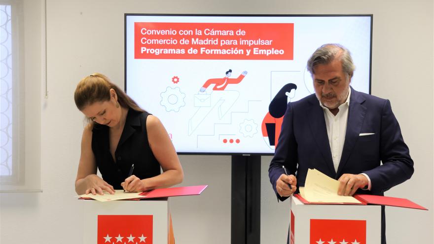 La Comunidad de Madrid trabaja en programas de formación para que inmigrantes logren un empleo en el sector sociosanitario La consejera Dávila