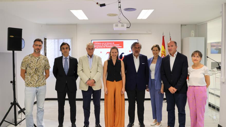 La Comunidad de Madrid trabaja en programas de formación para que inmigrantes logren un empleo en el sector sociosanitario La consejera Dávila