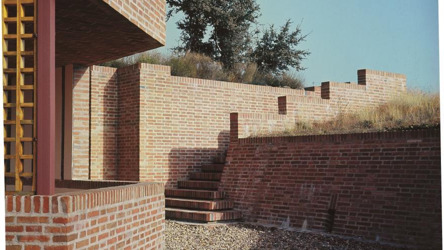 detail building residence brick