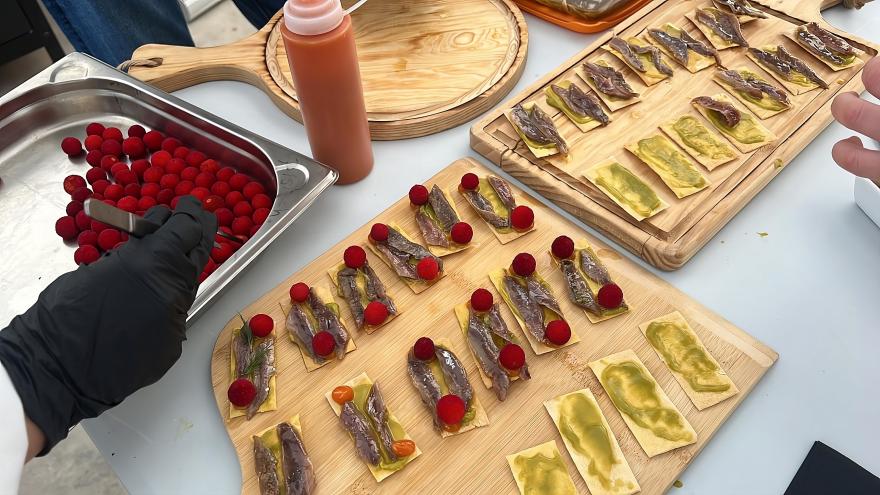 La Comunidad de Madrid inicia un proyecto para investigar nuevos usos culinarios del madroño y ayudar a su reforestación El IMIDRA