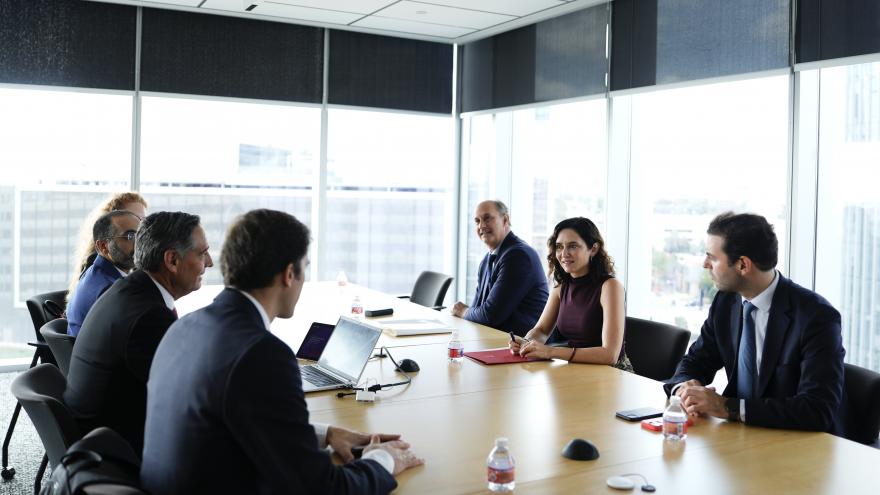 Díaz Ayuso anuncia en Texas Madrid AWS Futuro IA Builders Lab 2028, una iniciativa educativa de FP pionera para acercar la IA a alumnos, docentes y empresas La presidenta Isabel Díaz Ayuso y el consejero Miguel López-Valverde