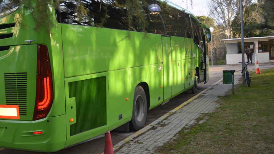 Pacientes del Hospital Universitario Doctor Rodríguez Lafora disfrutan del alumbrado navideño de la capital gracias a la colaboración del Consorcio Regional de Transportes Bus de Alsa en el Hospital Universitario Doctor Rodríguez Lafora