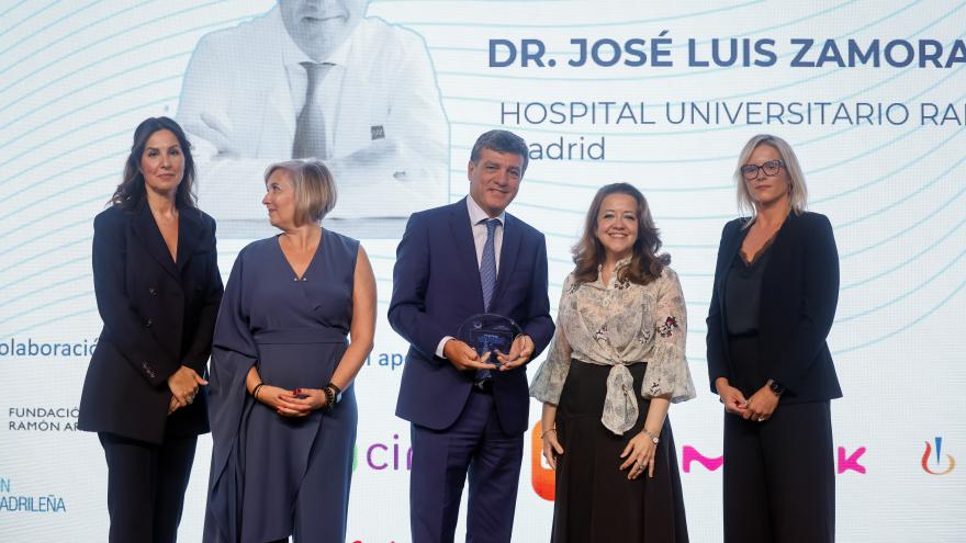 La sanidad pública madrileña, reconocida en los III Premios Liderazgo Sanitario La consejera Matute