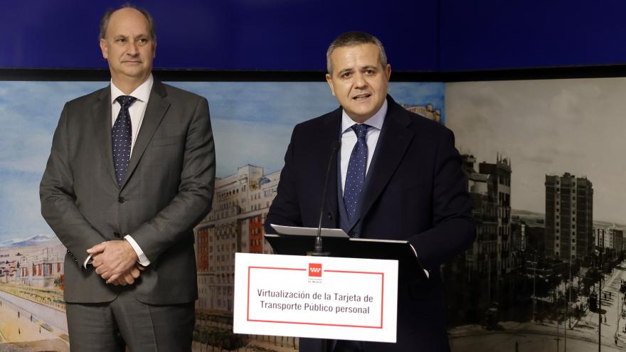 La Comunidad de Madrid presenta la aplicación Mi Tarjeta Transporte que permite validar el abono con el móvil a más de tres millones de usuarios Los consejeros López-Valverde y Rodrigo