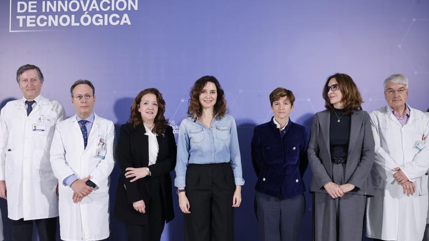 La presidenta regional ha visitado hoy el Hospital público Puerta de Hierro Majadahonda