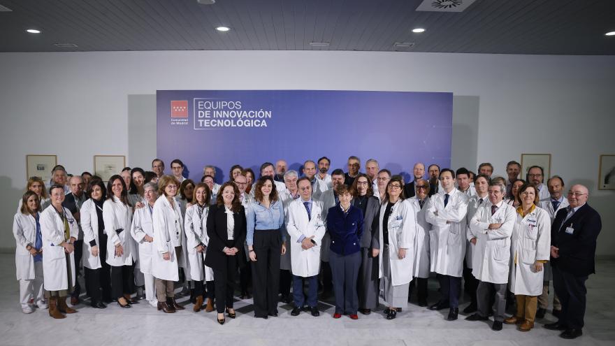 La presidenta regional ha visitado hoy el Hospital público Puerta de Hierro Majadahonda