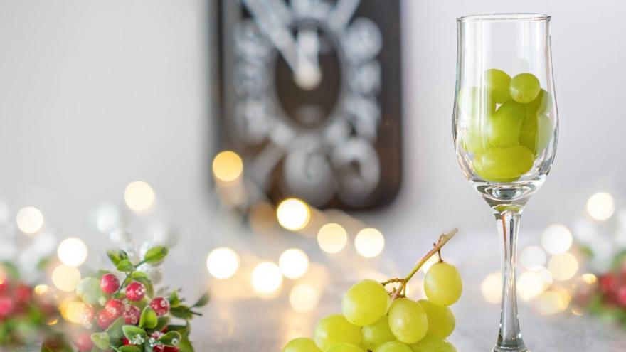 Uvas y copa de cava