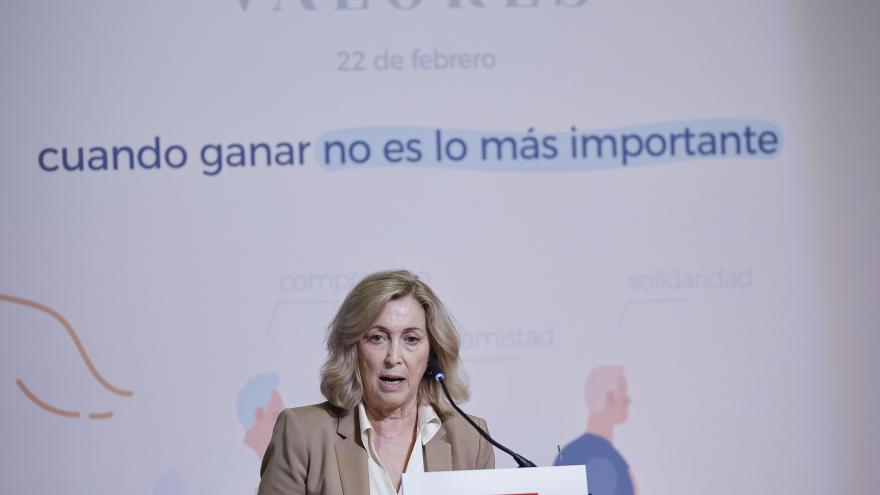 La consejera en el atril durante su intervención