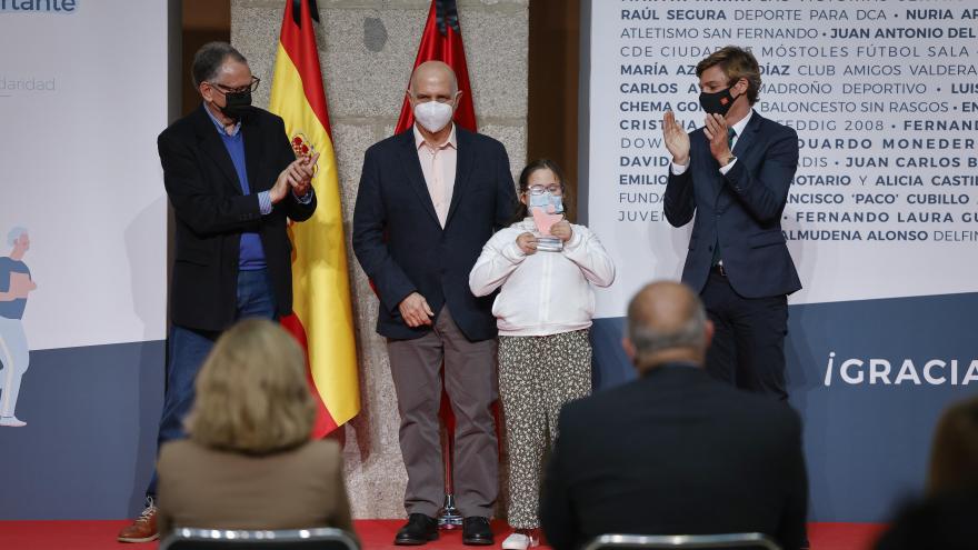 Algunos de los ganadores de los premios durante el acto en el escenario